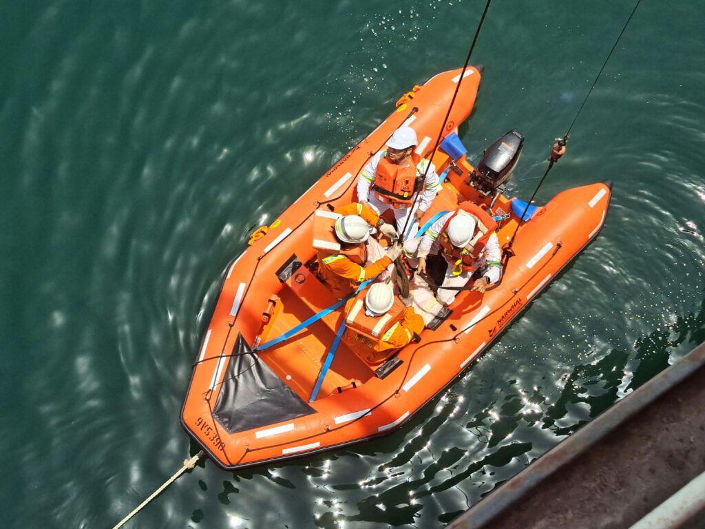 contoh life raft untuk daerah pesisir